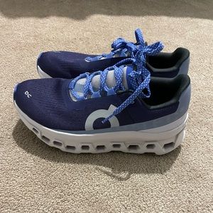 On Cloud Monster Woman's size 7